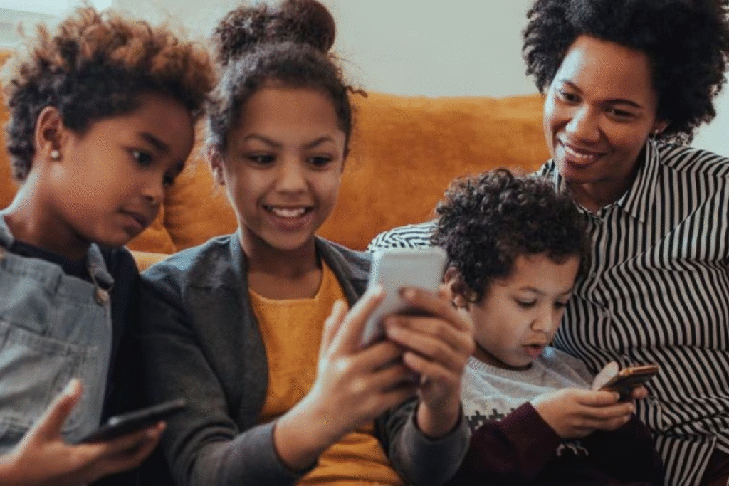 Smart Ways To Save With A Family Mobile Plan family mobile plan