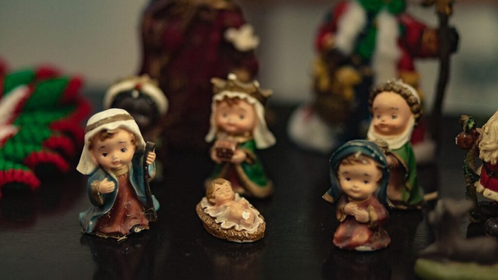 Le Statuine che Trasformano il Presepe in una Tradizione di Famiglia Statuine in ceramica del presepe