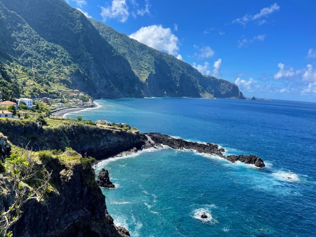 Madeira Travel Guide for Walkers, Swimmers and Winter Sunshine